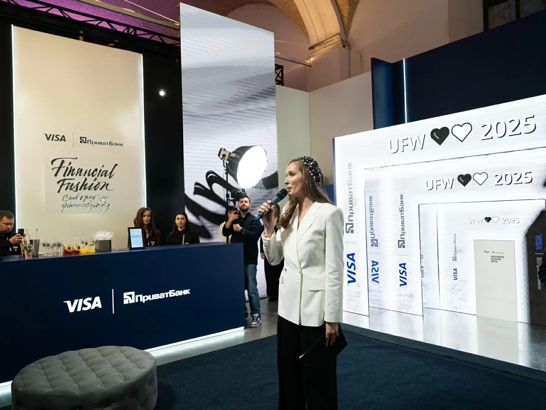 Ukrainian Fashion Week × Visa × ПриватБанк: Мультисенсорний аромадизайн події